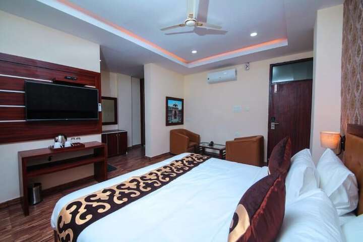 Room 5 of 19