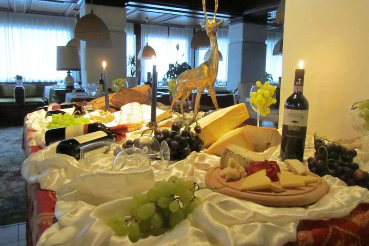Dining 36 of 67