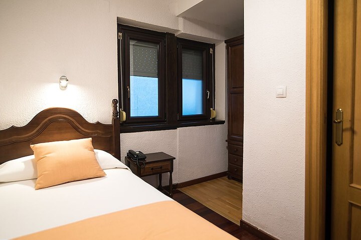 Room 5 of 34