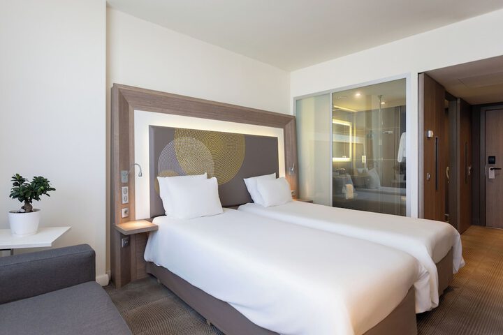 Room 21 of 216