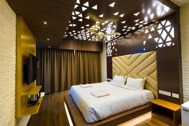 Room 12 of 24