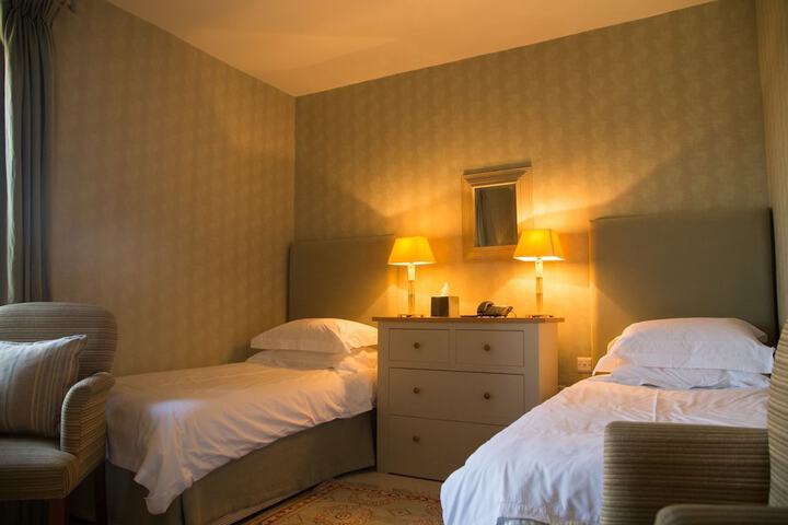 Room 13 of 40