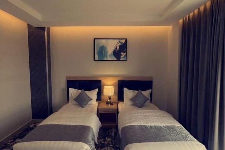 Room 6 of 32