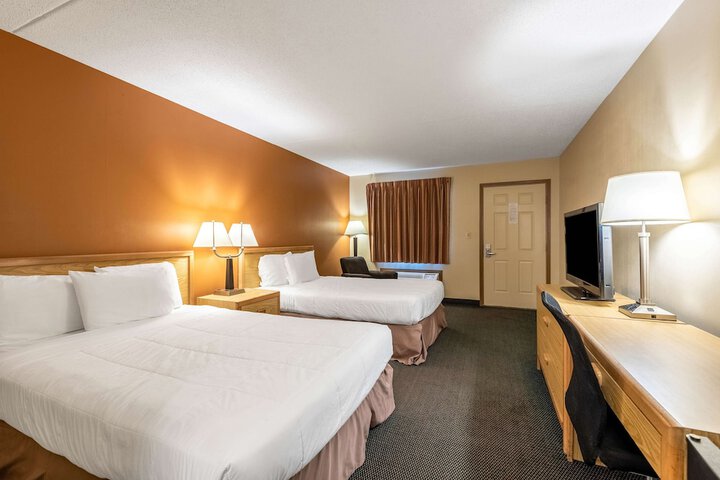 2 Double Beds (4 of 7)