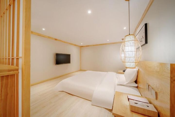 Room 8 of 44