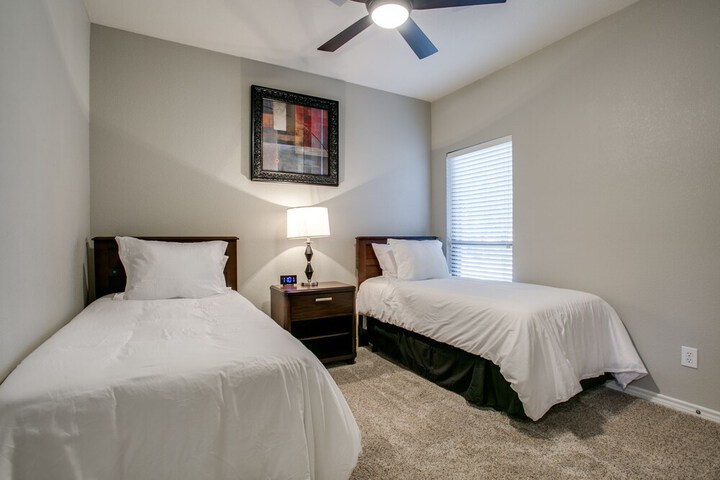 Room 5 of 18