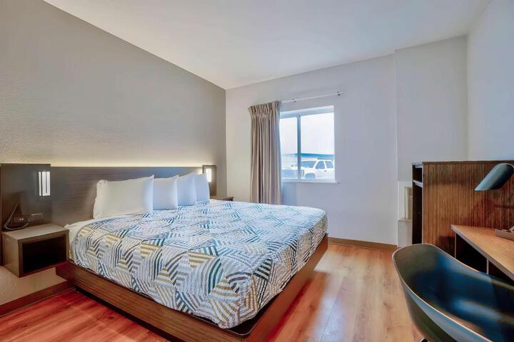 1 King Bed (17 of 19)