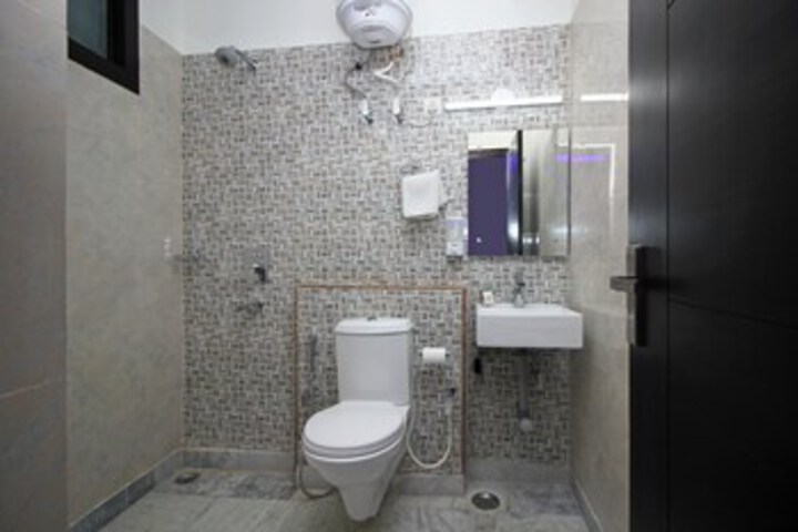 Room 2 of 20