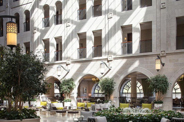 Entrance & Lobby