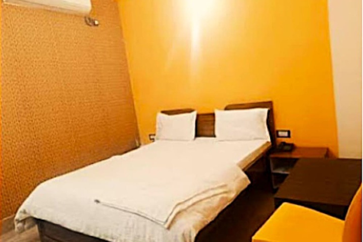 Room 14 of 20