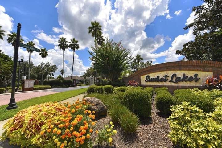 Hotel Exterior 49 of 51