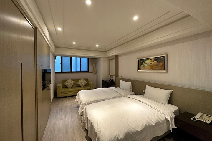 Room 17 of 42