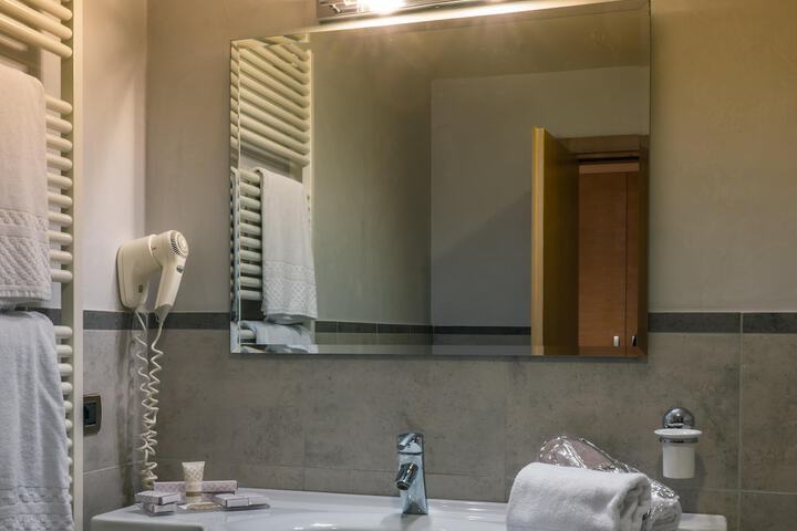 Room 32 of 54