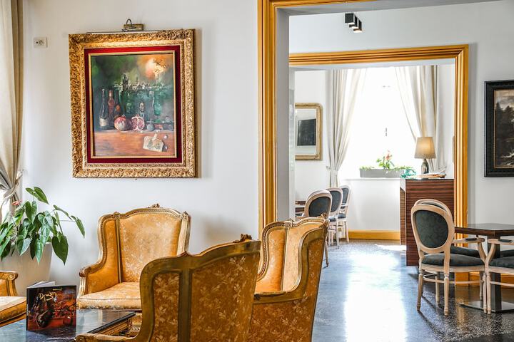 Entrance & Lobby
