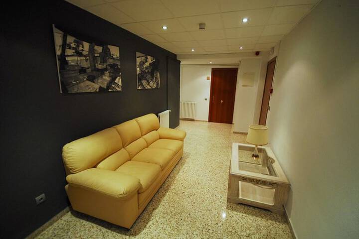 Ballroom/Hall 35 of 45