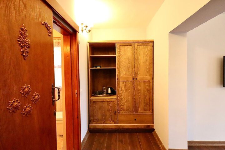 Room 41 of 142