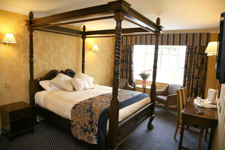 Room 5 of 94