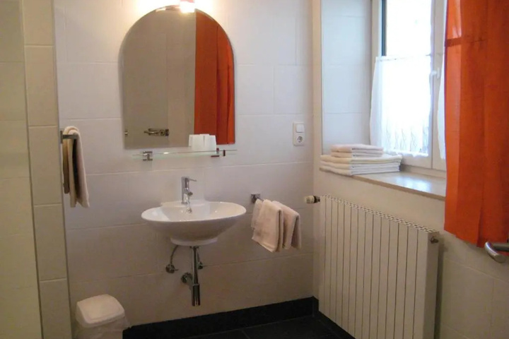 Room 10 of 13