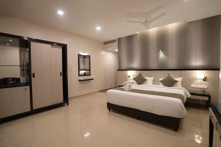 Room 9 of 30
