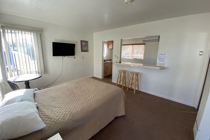 Room 3 of 65