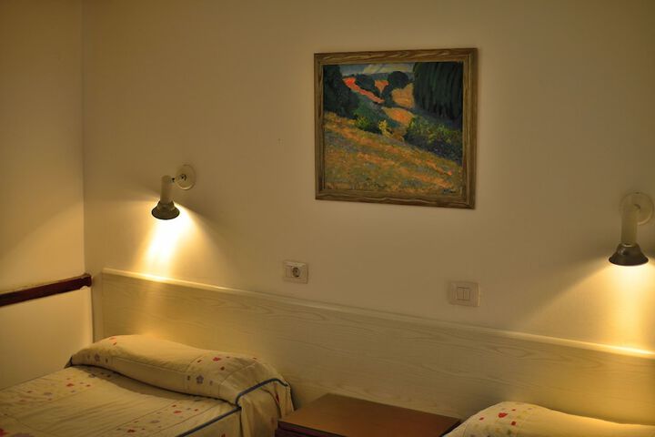 Room 4 of 41