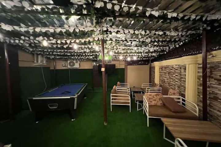 Lounge 44 of 51