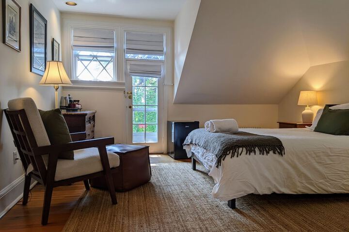 Room 141 of 258
