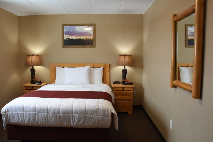Traditional Room 2 Queen Beds Side Building (5 of 28)