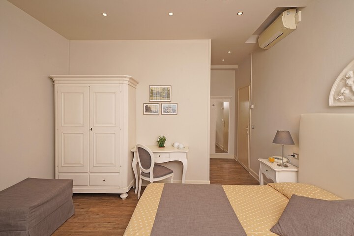 Room 10 of 47