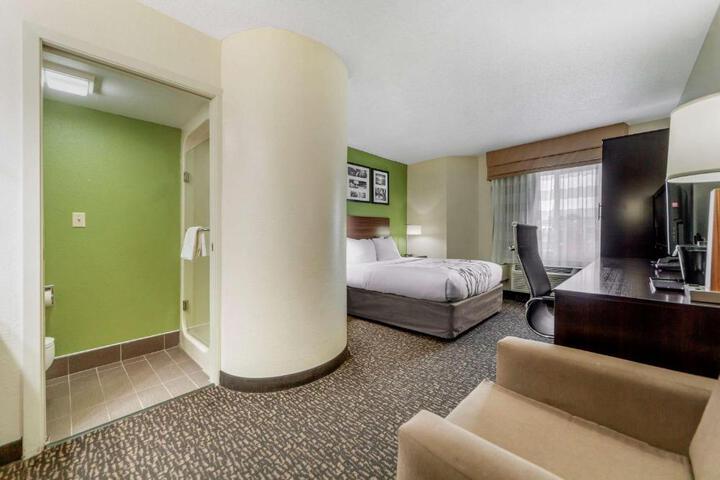 1 Queen Bed (21 of 23)