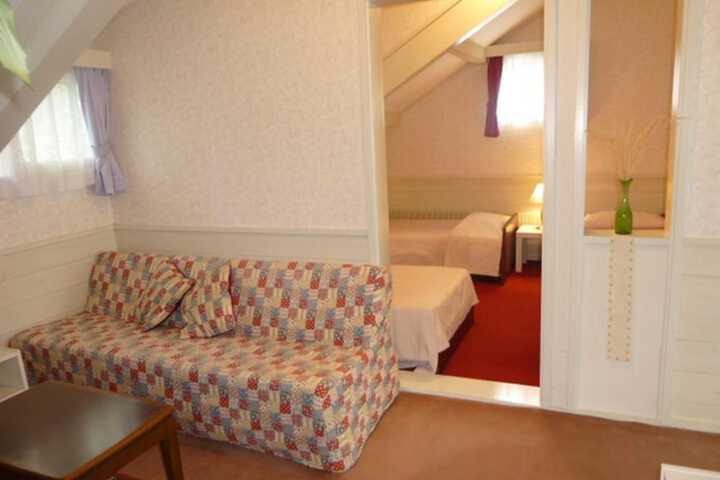 Room 17 of 27