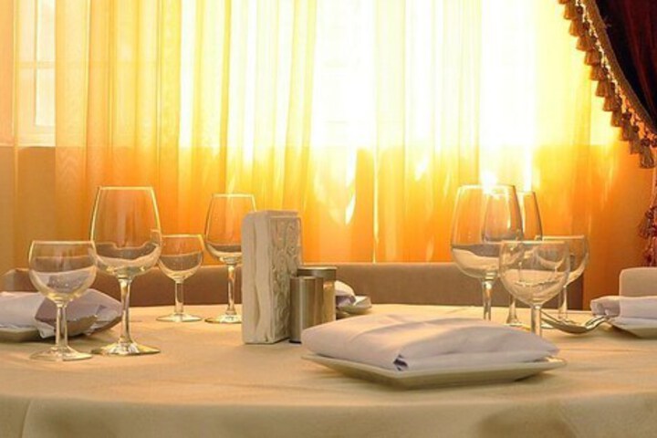 Dining 11 of 19