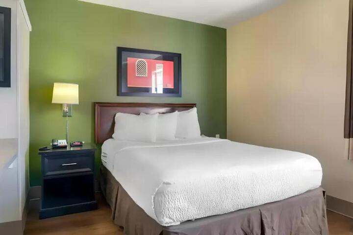 1 Queen Bed Efficiency (2 of 3)