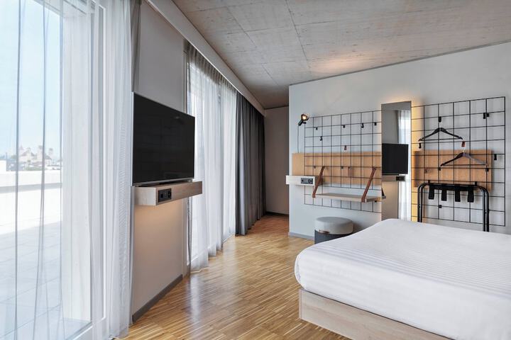 Room 10 of 47