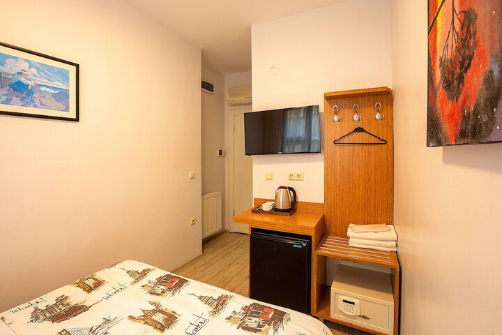 Room 15 of 31
