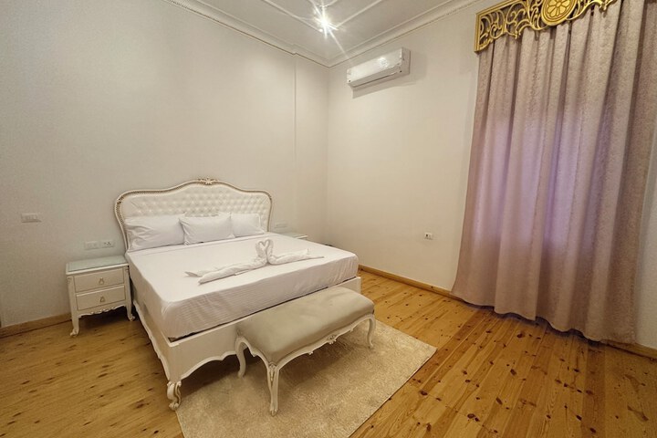 Room 14 of 82