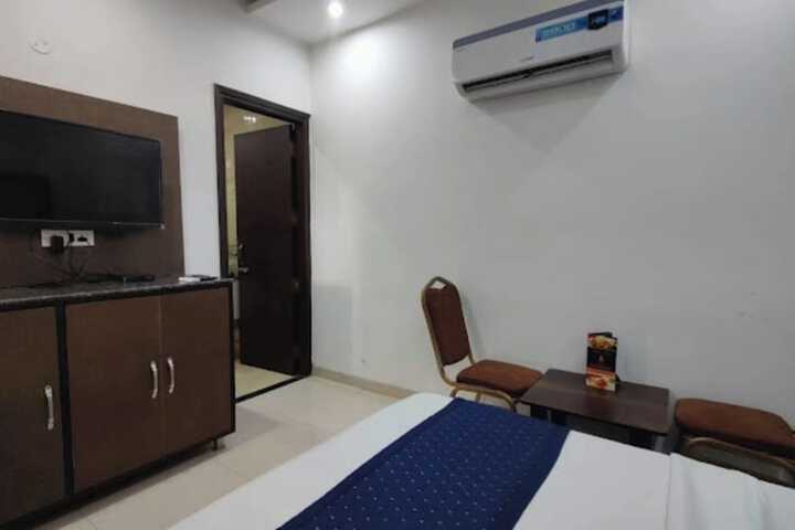 Room 10 of 22
