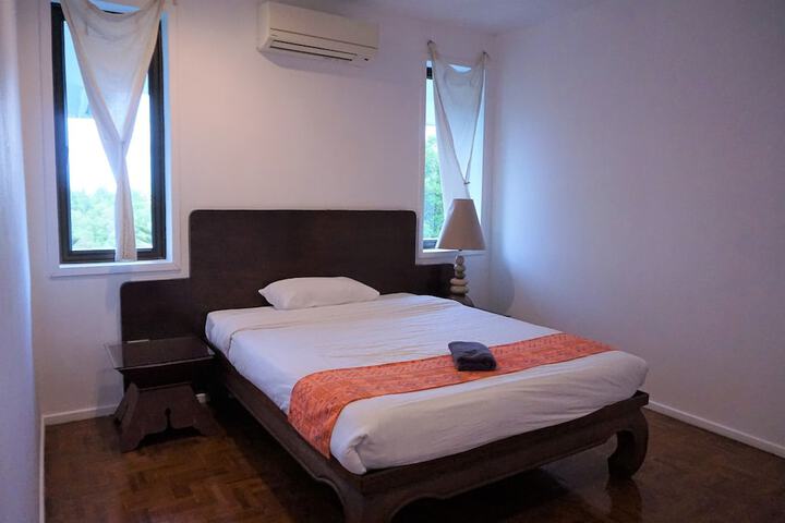 Room 18 of 115