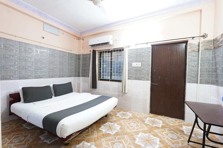 Room 4 of 7