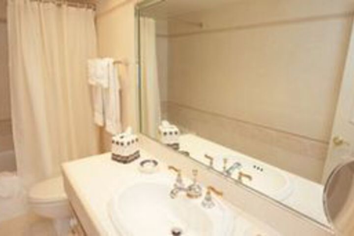 Room 25 of 171