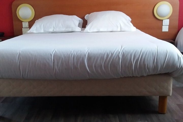 Room 4 of 42