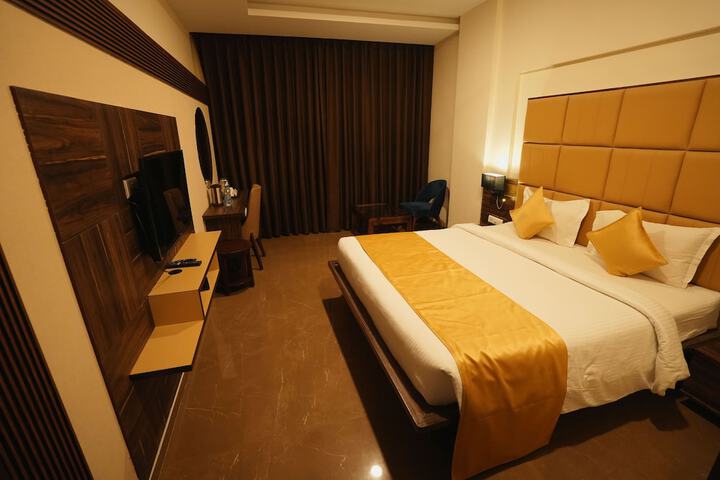 Room 13 of 15