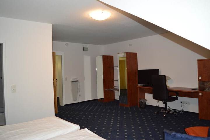 Room 8 of 31