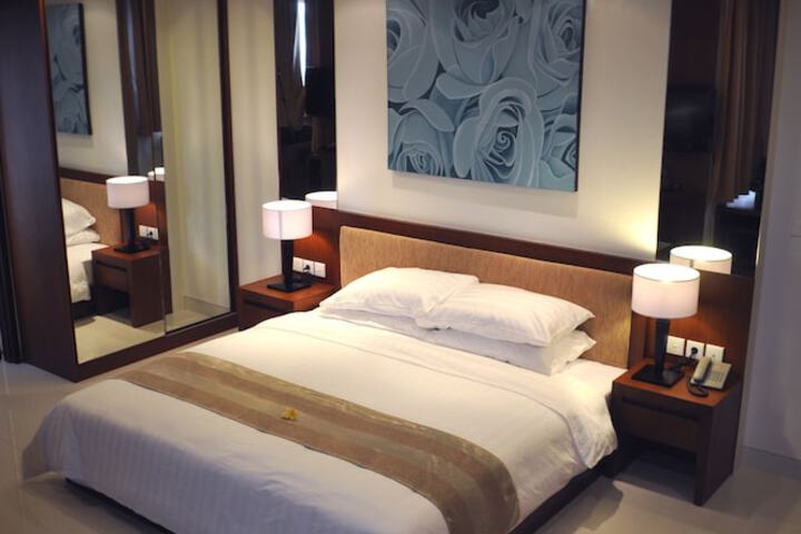Room 8 of 118