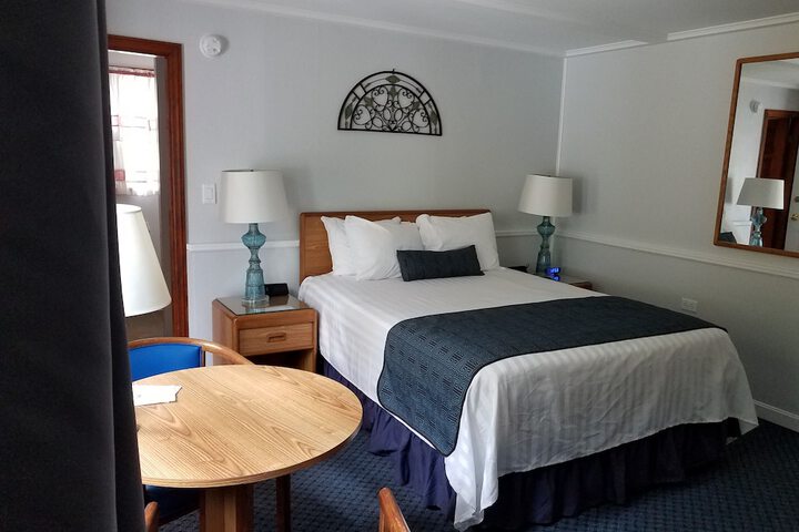 Room 2 of 38