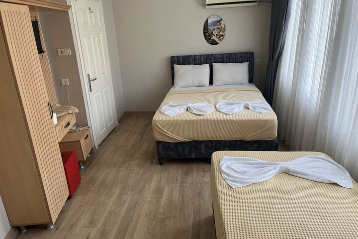 Room 10 of 19