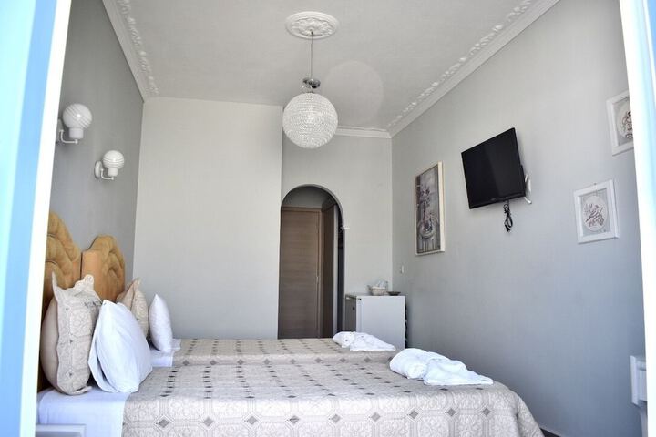 Room 27 of 90