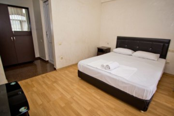Room 72 of 93
