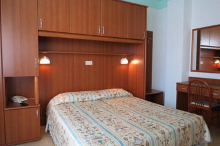 Room 32 of 47