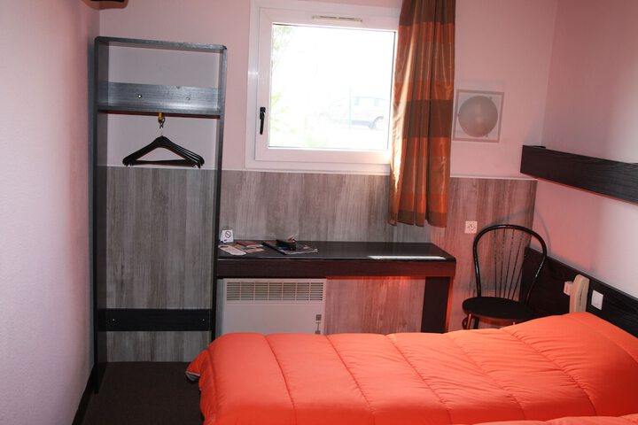 Room 13 of 38